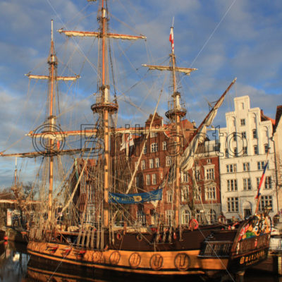 sailing ship - Brillianto Images